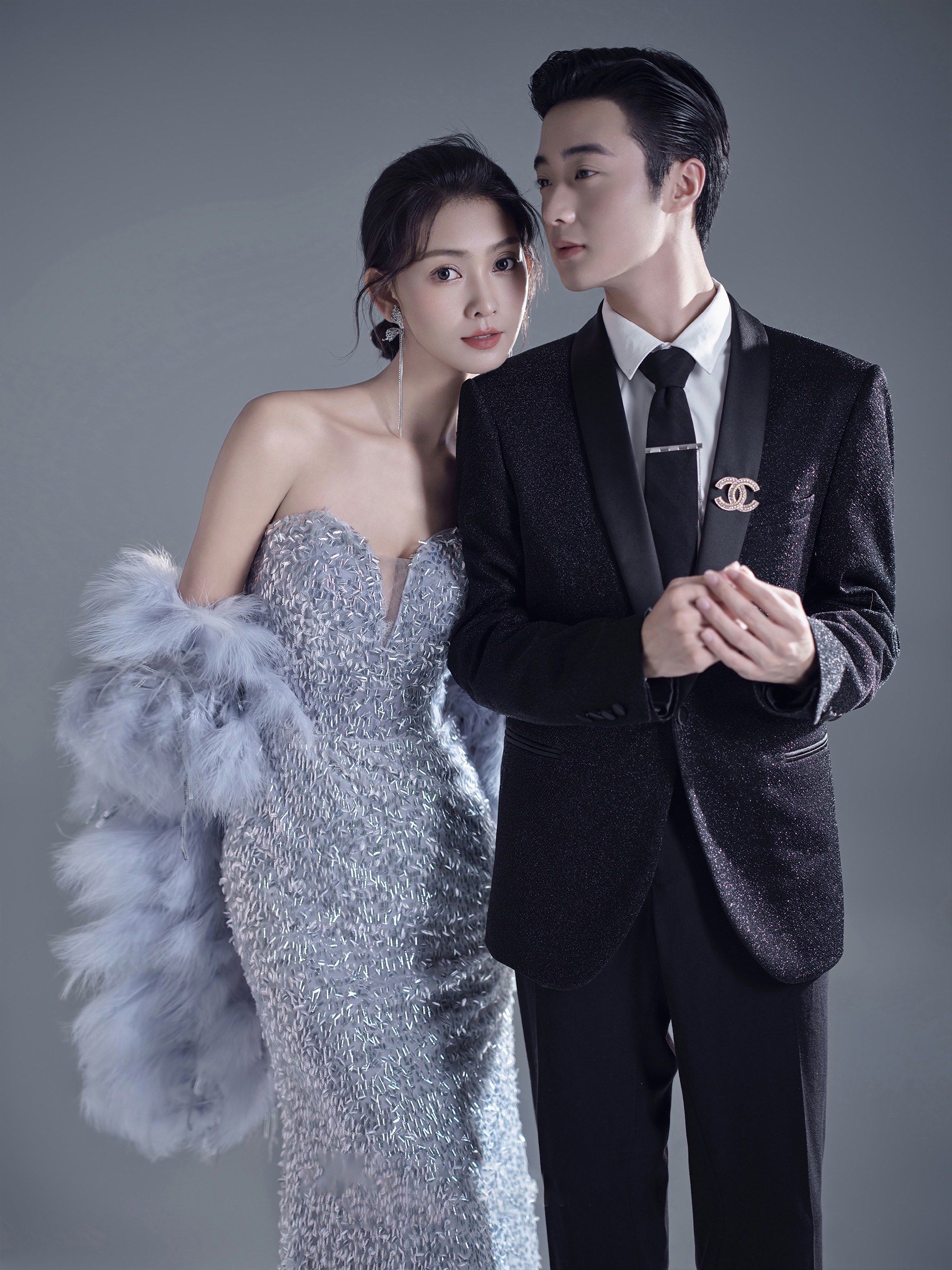 惹眼的性感银色礼服婚纱照丨绝美