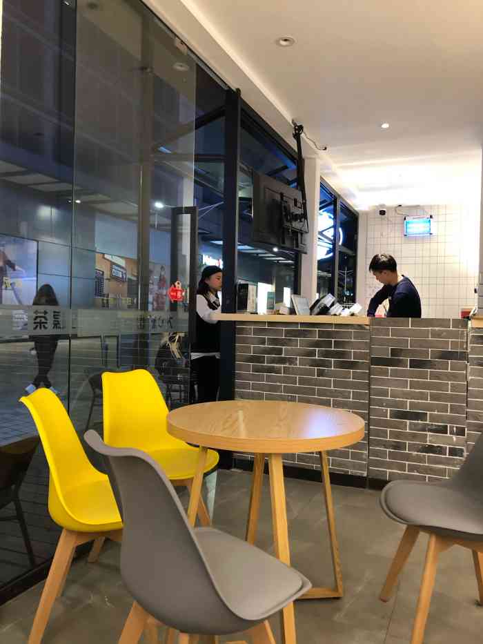 大c柠檬茶室(乐从天佑城店)-"地址在山海书店附近的小路,一条街都是