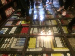 -钟书阁(松江泰晤士小镇店)