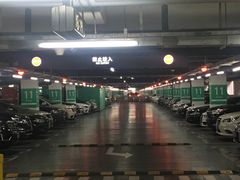 -虹桥火车站-停车场