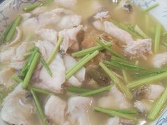 渝信芹香鱼-渝信川菜 · 川味家常菜(长安店)