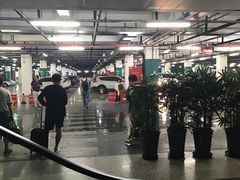 -虹桥火车站-停车场