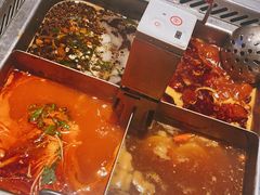 四宫格锅底-海底捞火锅(明湖路店)