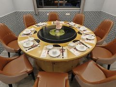 -郑猛记石岐鸽主题餐厅(长江店)