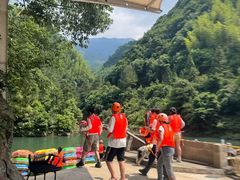 -安吉龙王山峡谷漂流