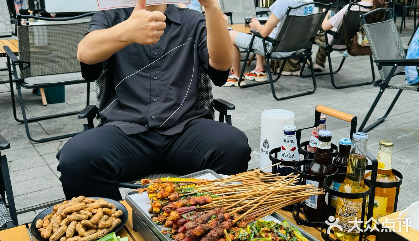 真不是自家后院！是北滨路露天烧烤！！  