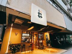 门面-天井·丑面包搭咖啡