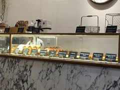 面包甜点陈列柜-WHEAT&BAKER-麥(凯德来福士店)