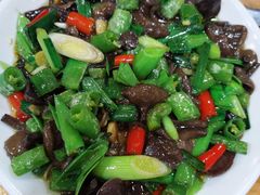 炒牛肝菌-榕江牛瘪牛肉火锅