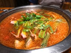 -野山舂·贵州现舂酸汤火锅(鸿通城店)