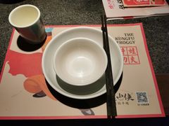 餐具摆设-蛙小侠·沸腾砂锅(南山欢乐颂店)