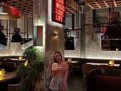 -FOUR PLAY BAR