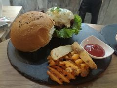 -HIGH FIVE哈福手工汉堡(桂林路店)