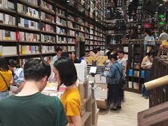 -钟书阁(群光广场店)