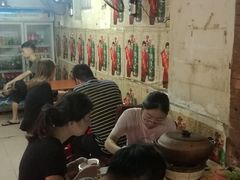 等位区-威邵鸡煲(西华路总店)