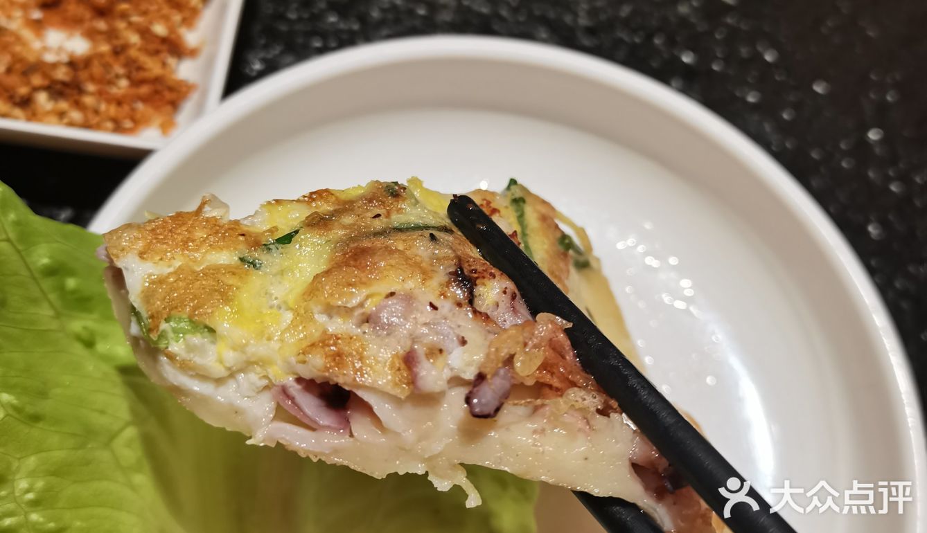 肉肉挺多的，没想到小镇也要排队，也算是个商业街了吧