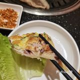 肉肉挺多的，没想到小镇也要排队，也算是个商业街了吧