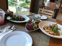 -Chom Cafe and Restaurant