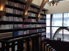 -钟书阁(松江泰晤士小镇店)