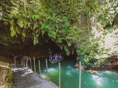 -怀托摩萤火虫洞