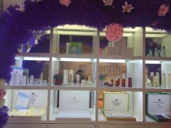 -苗方清颜专业祛痘养生