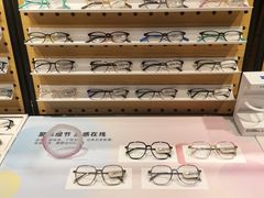 -LOOK眼镜·蔡司依视路配镜(宝山万达店)