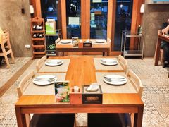 -Chom Cafe and Restaurant