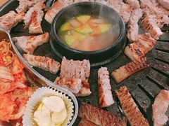 -江南猪肉商会无限续吃(弘大店)