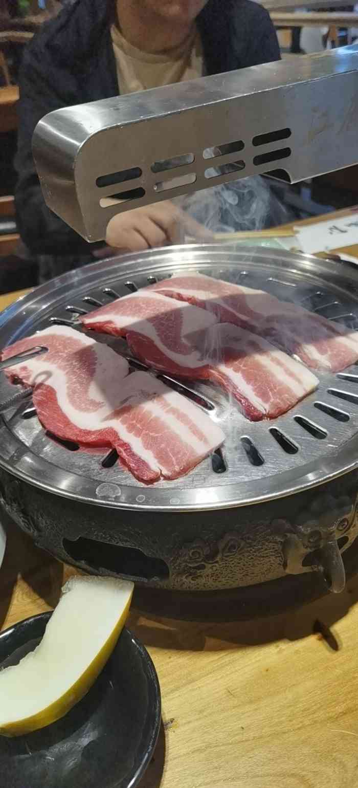 江原道和牛烤肉(怀柔店)-"是朋友推荐来的 位置很好找 味道也不错哦.