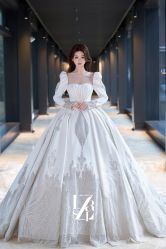-Renee芮亦婚纱(原丽莎)