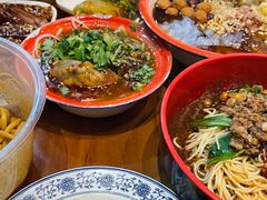 -爆炸头阿姨小四川正宗川味小吃(无任何分店)