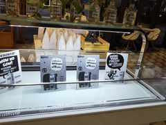 面包甜点陈列柜-Dough&Joe团憩(瑞虹天地月亮湾店)