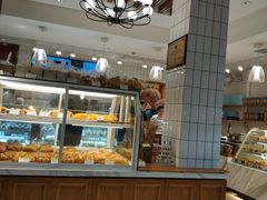 面包甜点陈列柜-老大昌(淮海中路店)