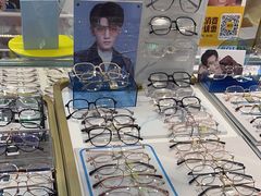 -美式眼镜·授权蔡司.依视路.尼康.豪雅.明月(人民广场店)