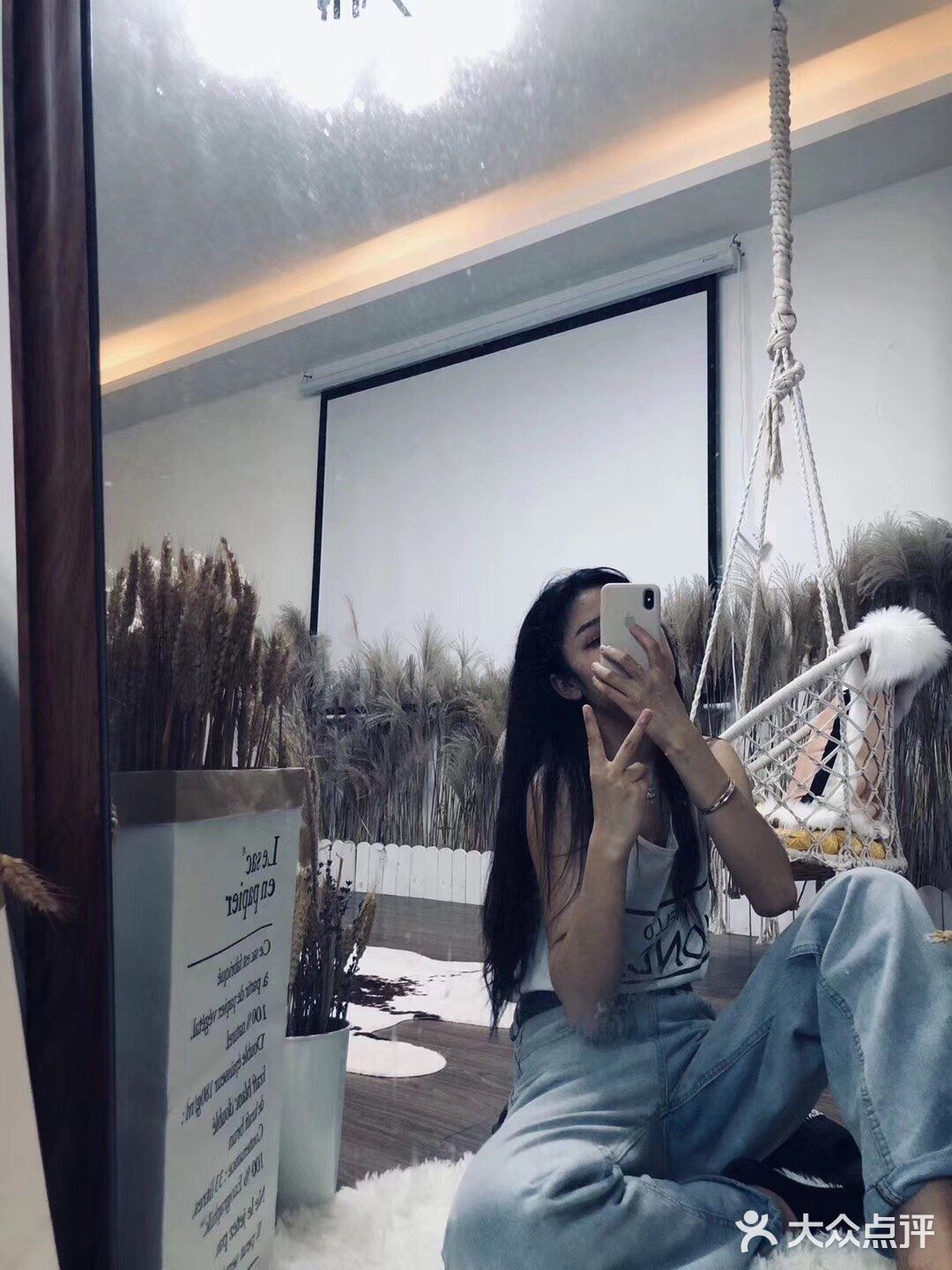 跟闺蜜一起来庆祝,做了简单的饭菜,听着舒缓的音乐