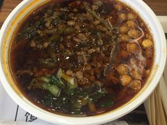 杂酱酸辣粉-荀记肉夹馍(三八家乐福店)