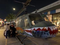 -席娜卡琳火车铁道夜市