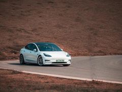 -TESLA 特斯拉(上海太古汇体验店)