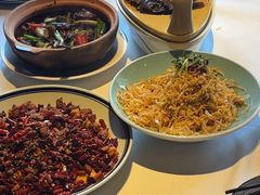 -八府香鸭·啫啫煲(华山路店)