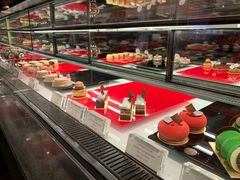 面包甜点陈列柜-Salon de The de Joel Robuchon(外滩18号店)