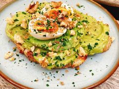 牛油果煮蛋吐司-RAC BAR(安福路店)