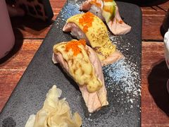 炙烧三文鱼三品寿司-归源居酒屋