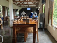 -Chom Cafe and Restaurant