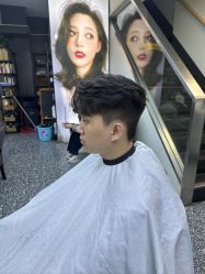 -藤野造型专业烫染接发