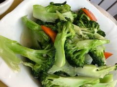 清炒西兰花-老地方海鲜坊(步行街店)