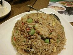 -挂旗柴锅鸡(蚌山区嘉年华店)