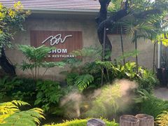 -Chom Cafe and Restaurant