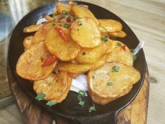 -阿瓦山寨·湘菜现炒·剁椒鱼头王(咸阳总店)