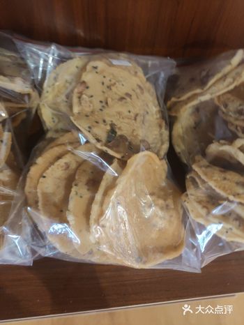 我觉得这家特产店的话就是卖的东西挺不错的，我买了这个