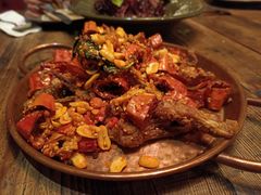 sisters秘制麻辣鸭舌-SISTERS BAR RESTAURANT川意酒馆(嘉善老市H楼店)